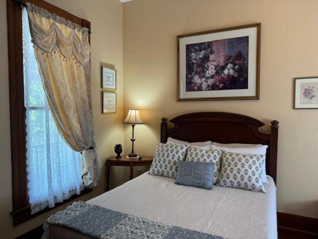Woodbine Inn And Restaurant Madisonville Екстериор снимка