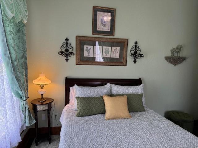 Woodbine Inn And Restaurant Madisonville Екстериор снимка